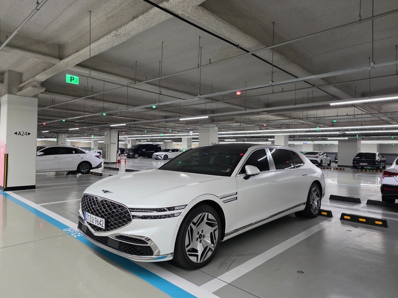Genesis G90