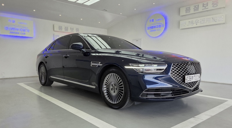 Genesis G90