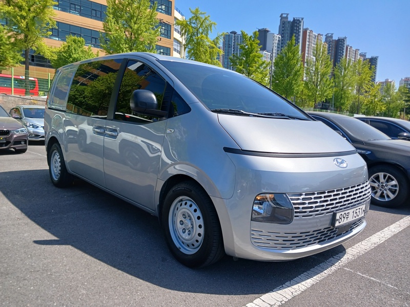 Hyundai Staria