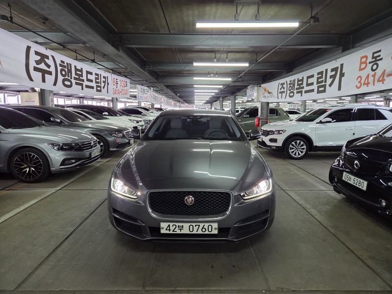 Jaguar XE