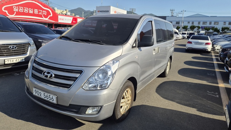 Hyundai Starex
