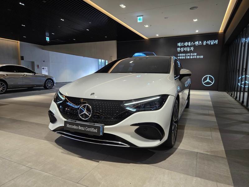 Mercedes-Benz EQE