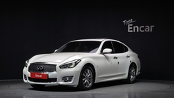 Infiniti Q70 2015