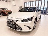 Lexus ES 2025