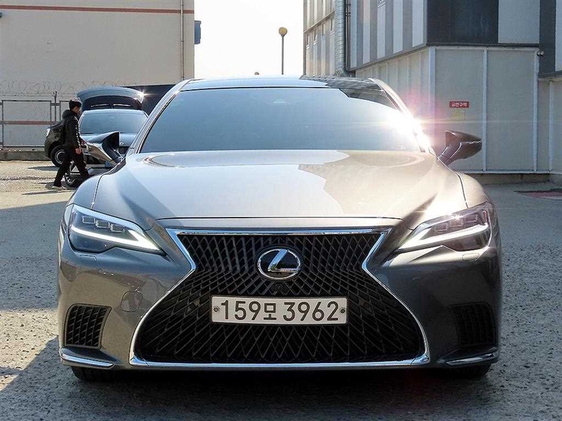 Lexus LS