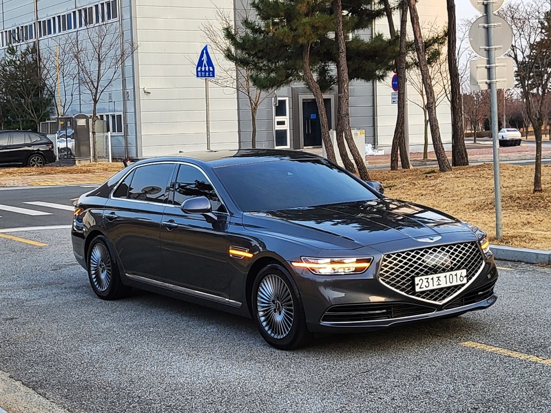 Genesis G90