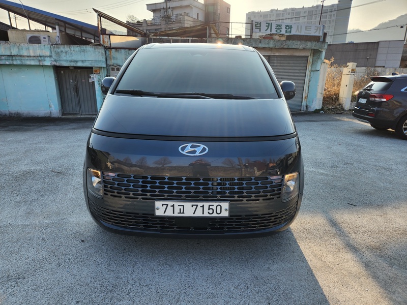 Hyundai Staria