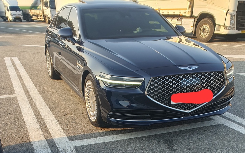 Genesis G90