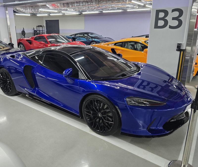 McLaren GT