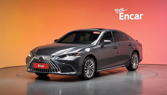 Lexus ES 2025