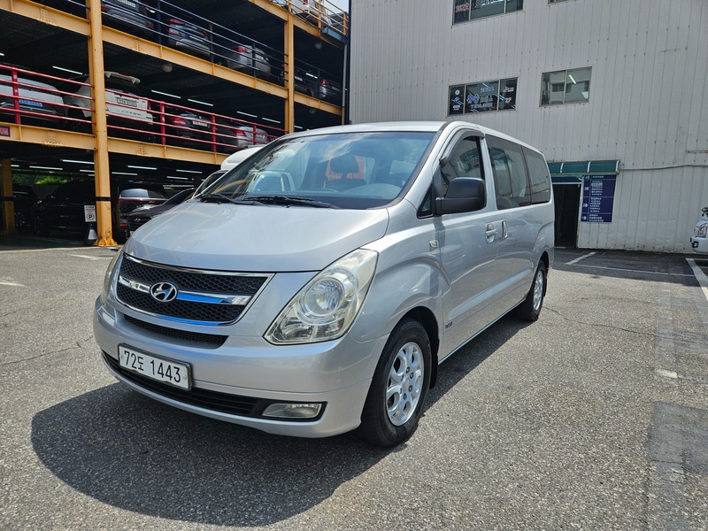 Hyundai Starex