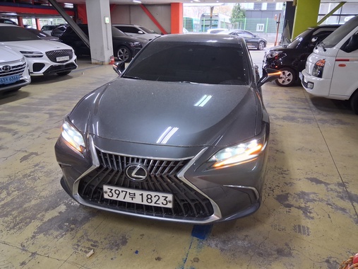 Lexus ES 2023