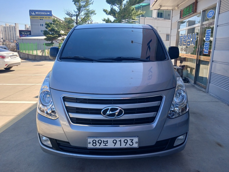 Hyundai Starex