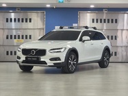 Volvo V90 2025