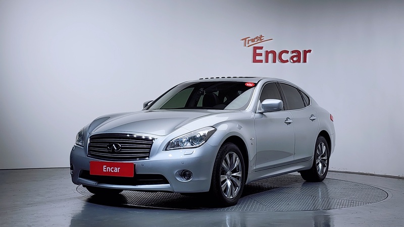 Infiniti Q70