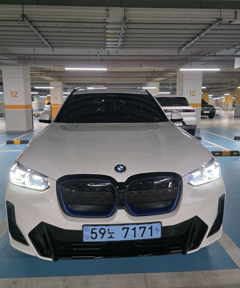 BMW iX3