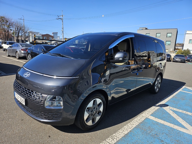 Hyundai Staria