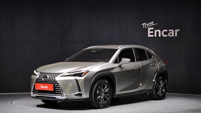 Lexus UX 2025