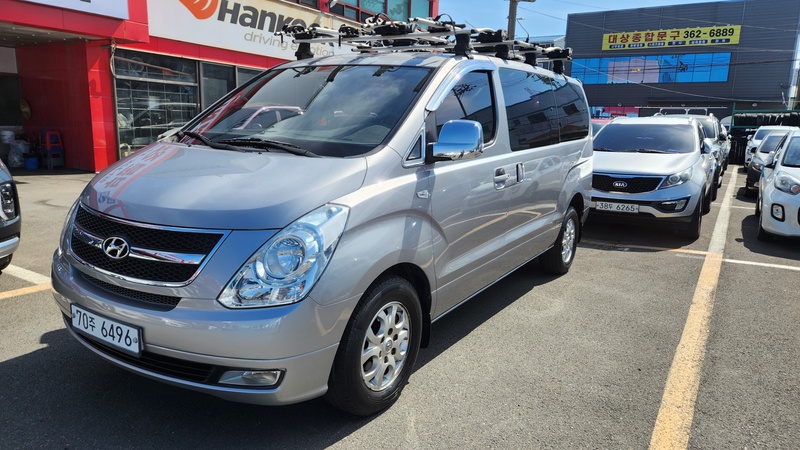 Hyundai Starex