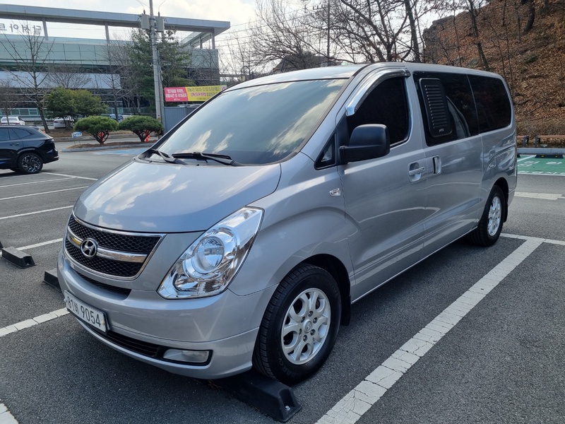 Hyundai Starex