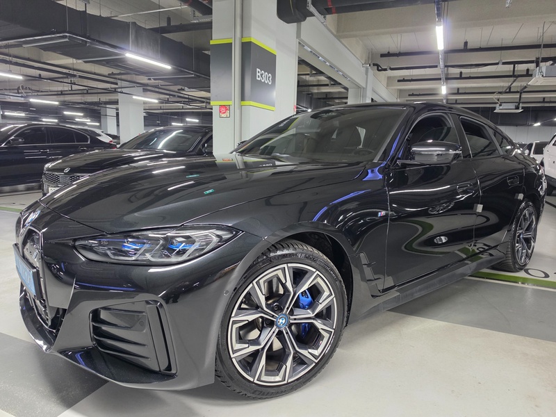 BMW i4