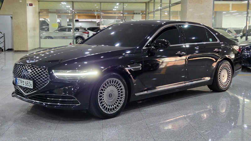 Genesis G90