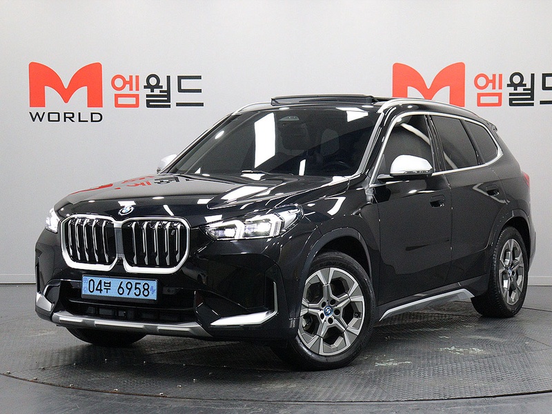 BMW iX1