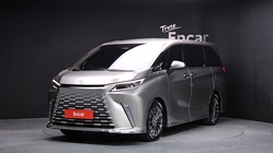Lexus LM 2025