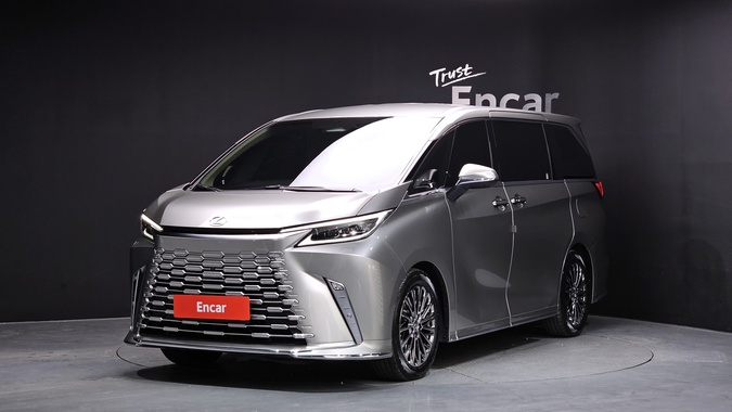 Lexus LM 2025