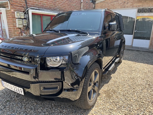 Land Rover Defender 2025