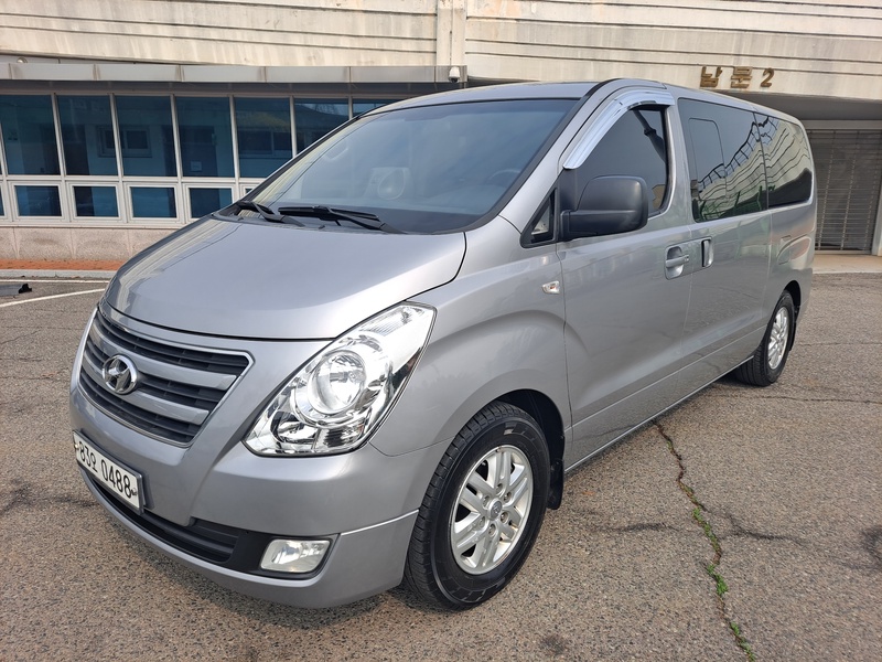 Hyundai Starex