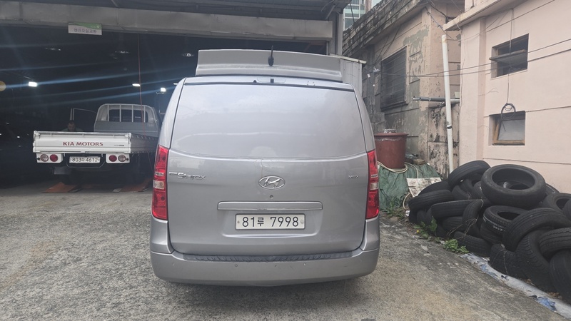 Hyundai Starex