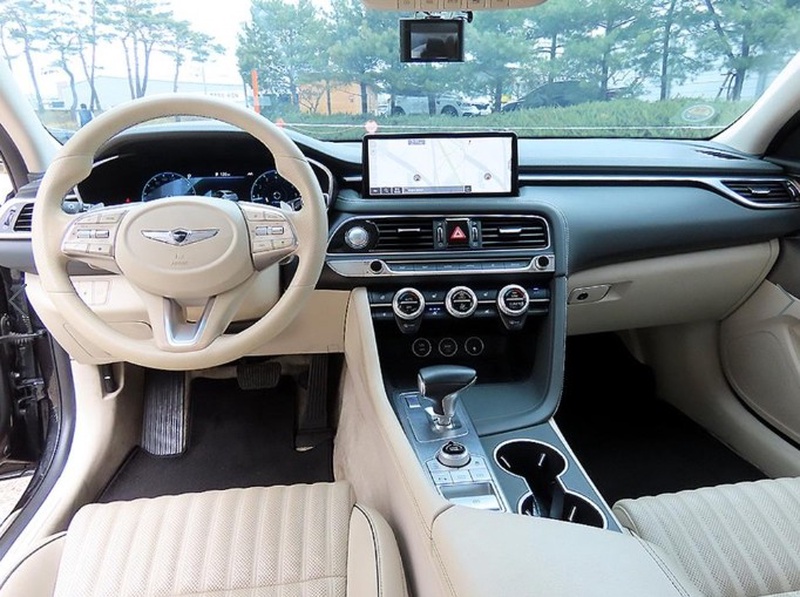 Genesis G70