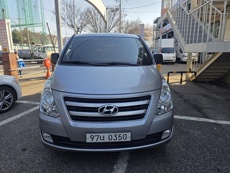 Hyundai Starex
