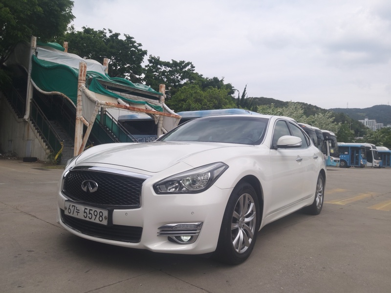 Infiniti Q70