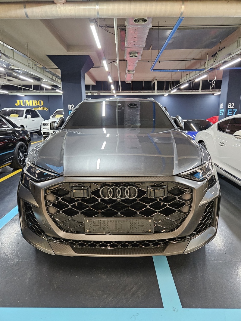 Audi RSQ8