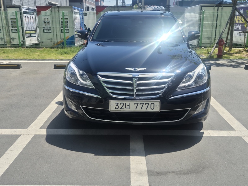 Hyundai Genesis
